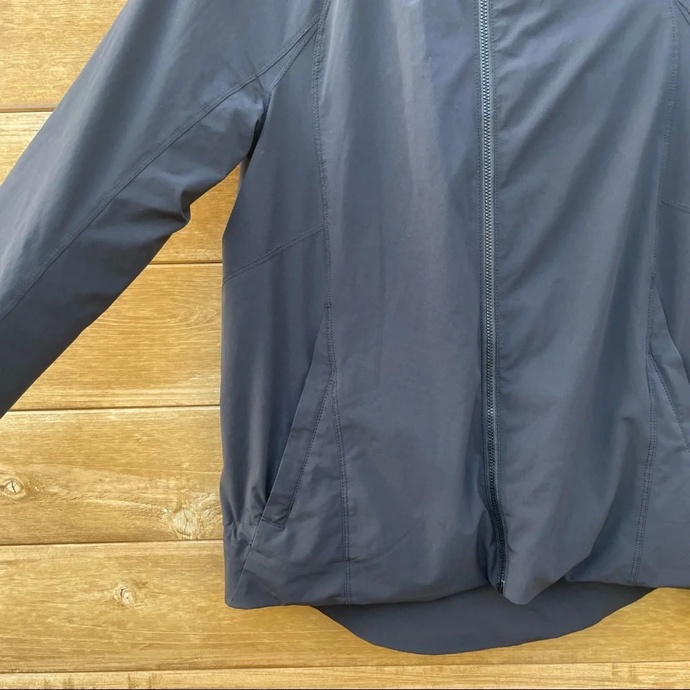 Lululemon Black Women Jacket with Hoodie and lining Size 4